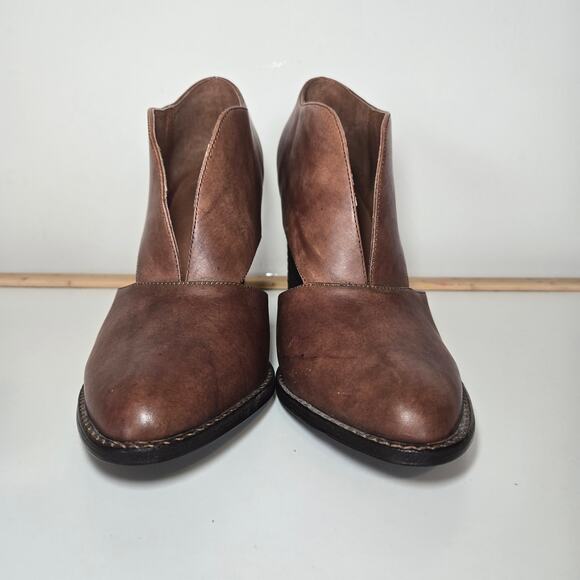 NWOT Jeffrey Campbell x Free People Deep V Cutout‎ Leather Heeled Booties Size 8 - Picture 3 of 10